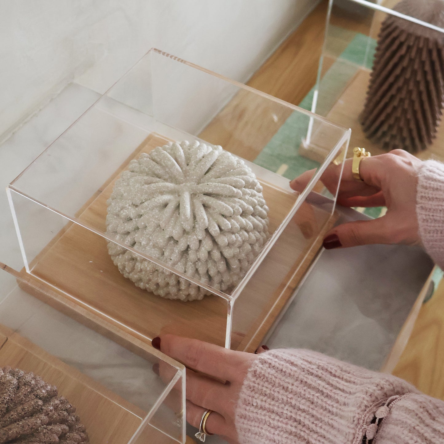 { fluffy } light sandstone