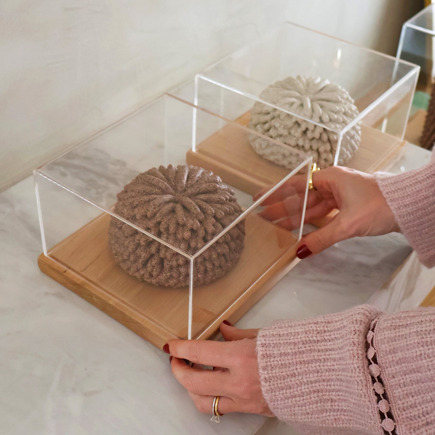 { fluffy } light clay