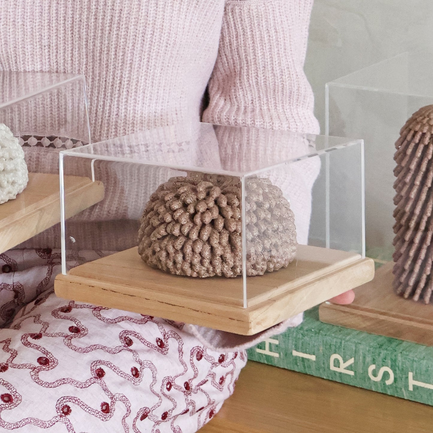{ fluffy } light clay